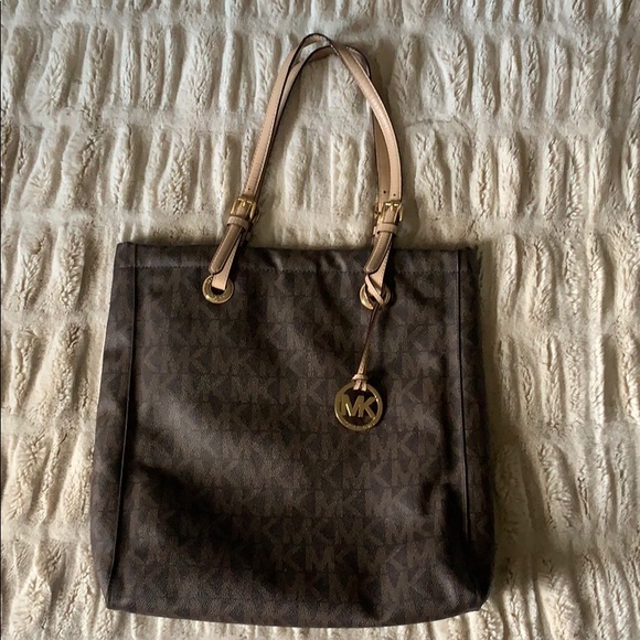 Michael Kors bag - Picture 1 of 3